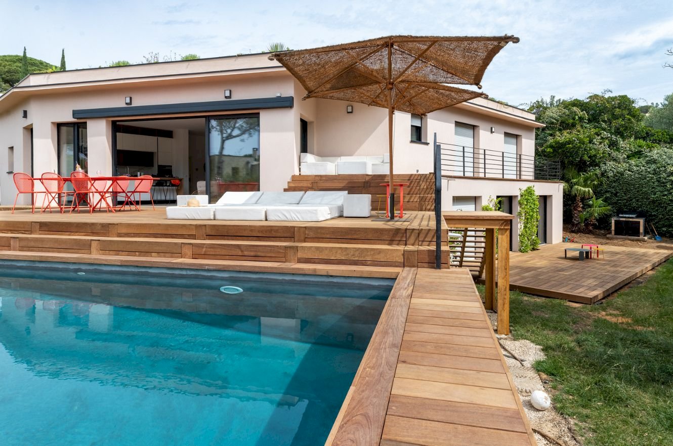 Guide d'installation des margelles de piscine en bois exotique Wedeck