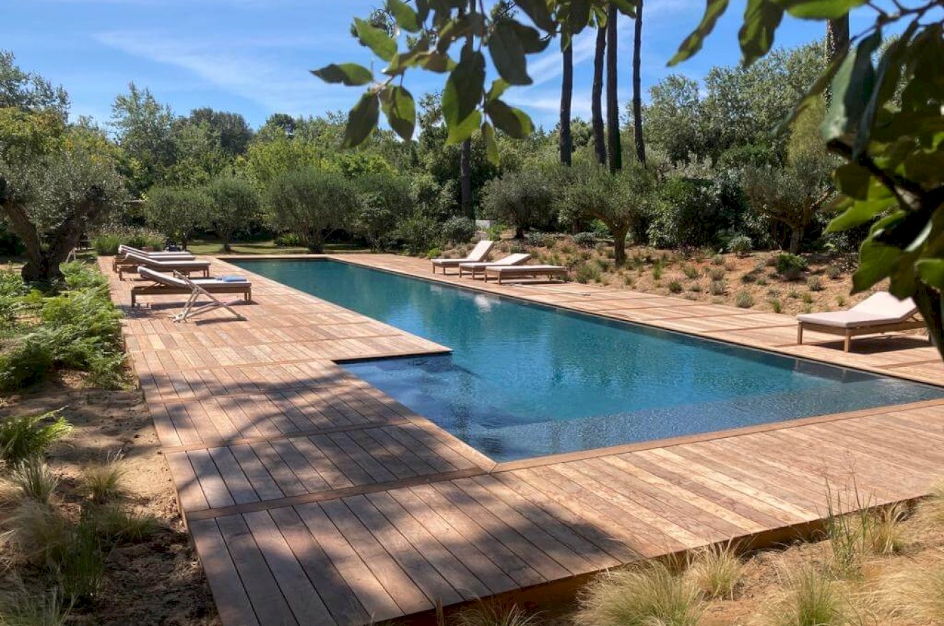 Plage de piscine ipé bois exotique dalles pré montées Wedeck 