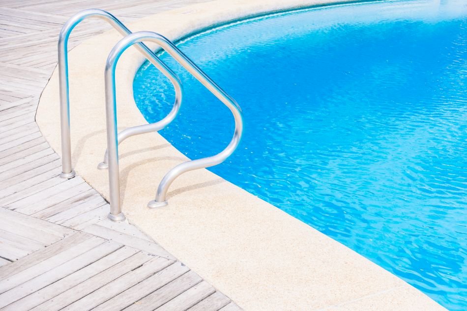 Margelle de piscine en béton