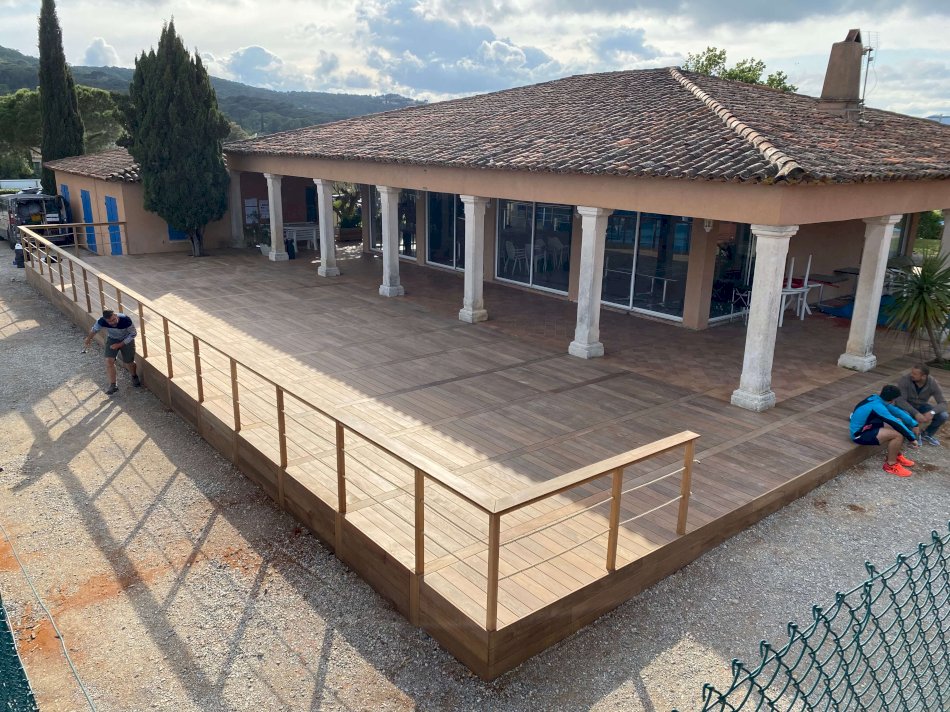 terrasse bois exotique ipé ensemble sportif tennis club saint Tropez